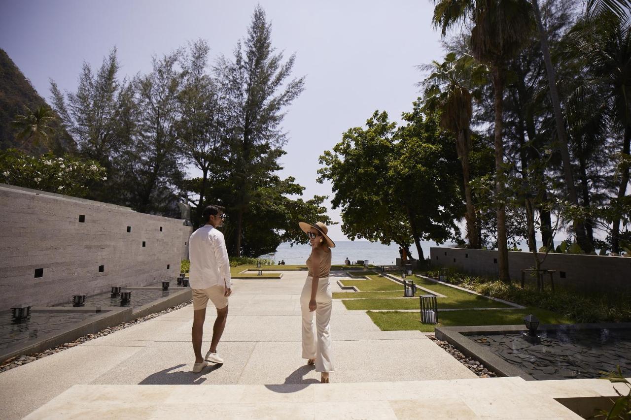 Centara Grand Beach Resort & Villas Krabi Ao Nang Exterior foto The resort's main walkway