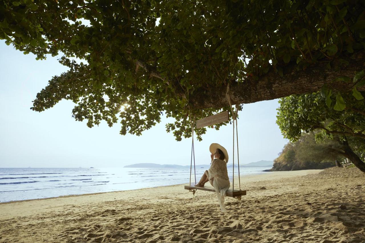 Centara Grand Beach Resort & Villas Krabi Ao Nang Exterior foto A swing on the beach