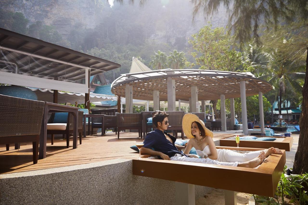 Centara Grand Beach Resort & Villas Krabi Ao Nang Exterior foto The resort's pool