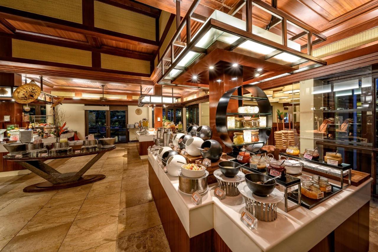 Centara Grand Beach Resort & Villas Krabi Ao Nang Exterior foto The buffet at the hotel's restaurant, the Garden Grill